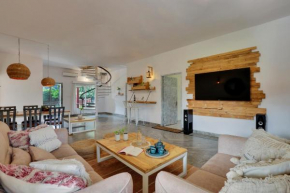 Alaya Stays 4BHK Farmhouse with Pvt Pool & Garden - Manesar